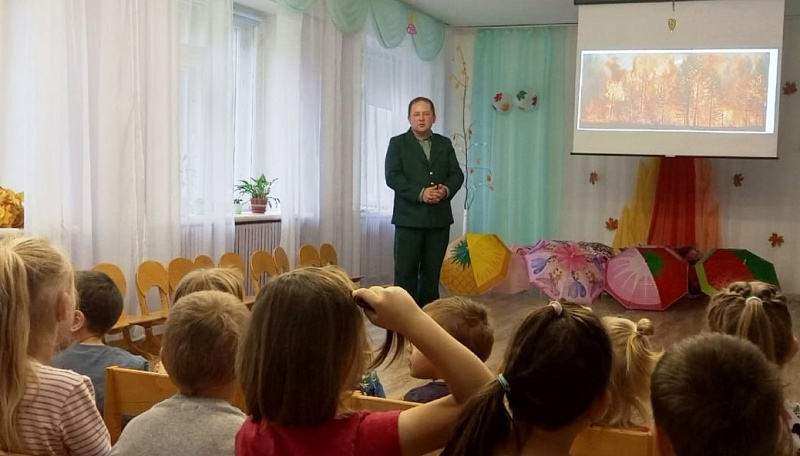 Специалисты лесного хозяйства Поморья проводят в школах и детсадах просветительские мероприятия
