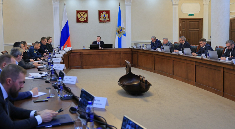 В здании Плесецкой школы приступают к монтажу оконных блоков
