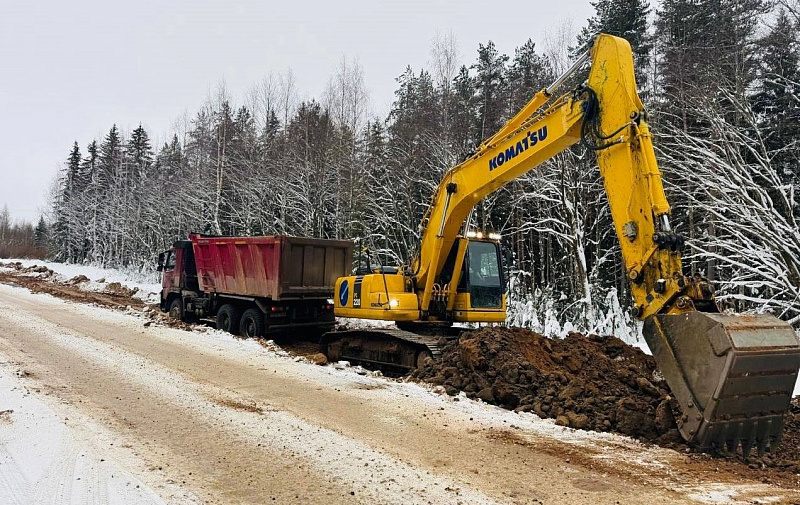 На автодороге Коноша – Вельск подрядчик продолжает ремонт водопропускных труб