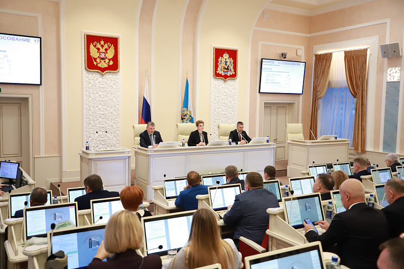 Депутаты приняли областной бюджет на 2026 год и на плановый период 2027–2028 годов
