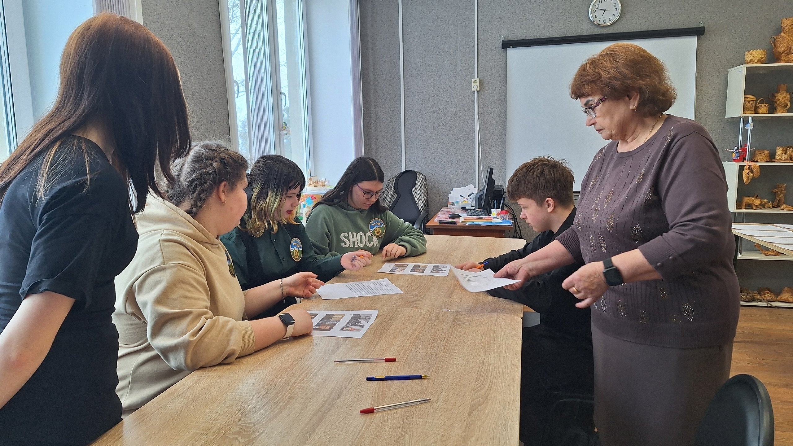 «Люби и знай свой край»: юные виноградовцы проверили знания истории родного края в Год единства народов России