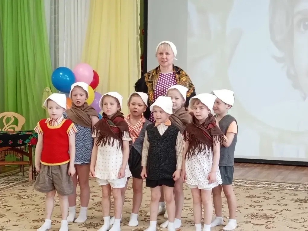 День Победы в Виноградовском округе: трогательная встреча детей войны и воспитанников детского сада „Катюша“