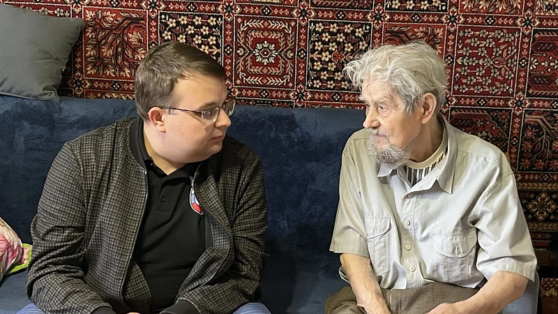 Ветераны Великой Отечественной войны принимают поздравления с Днем Победы