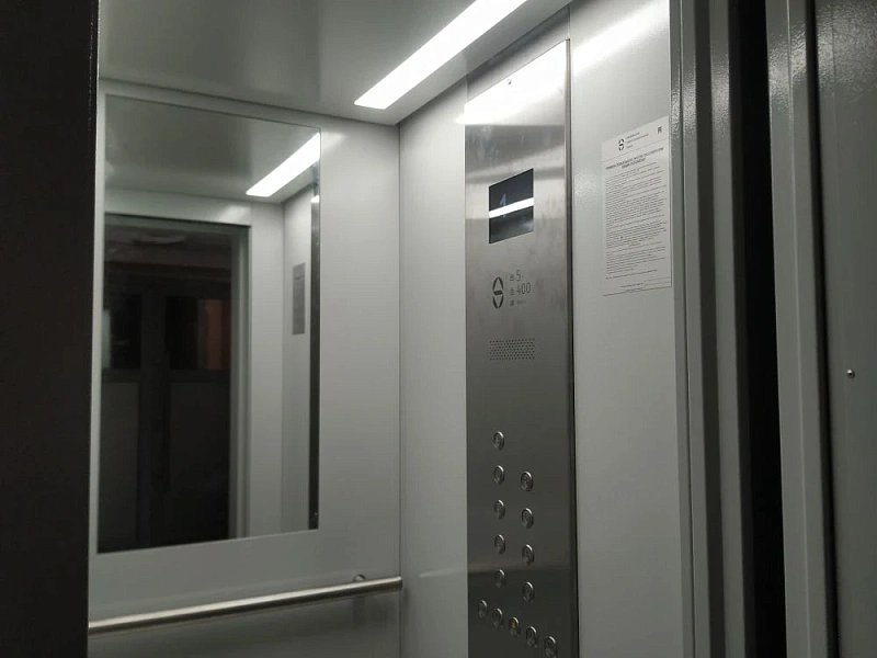 В Архангельске приняли первые в этом году лифты после замены по региональной программе капремонта
