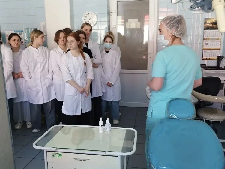 Студенты Архангельского медицинского колледжа знакомятся с работой медучреждений области
