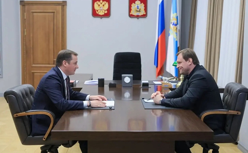 Александр Цыбульский провел рабочую встречу с председателем Комитета Госдумы по строительству и ЖКХ Сергеем Пахомовым