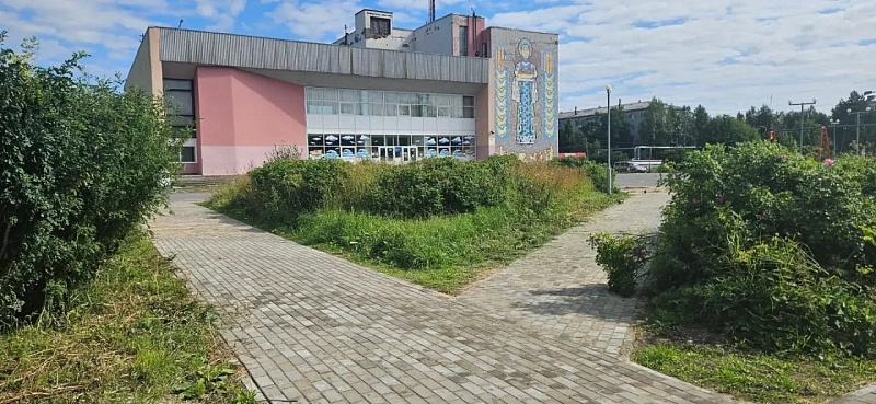 В деревне Рикасиха Приморского округа продолжили благоустраивать сквер по нацпроекту
