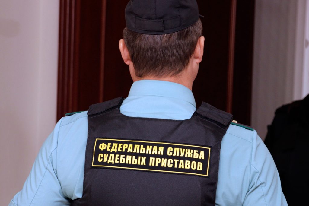 Из бани — в зал суда: приставы Виноградовского округа разыскали должника по алиментам