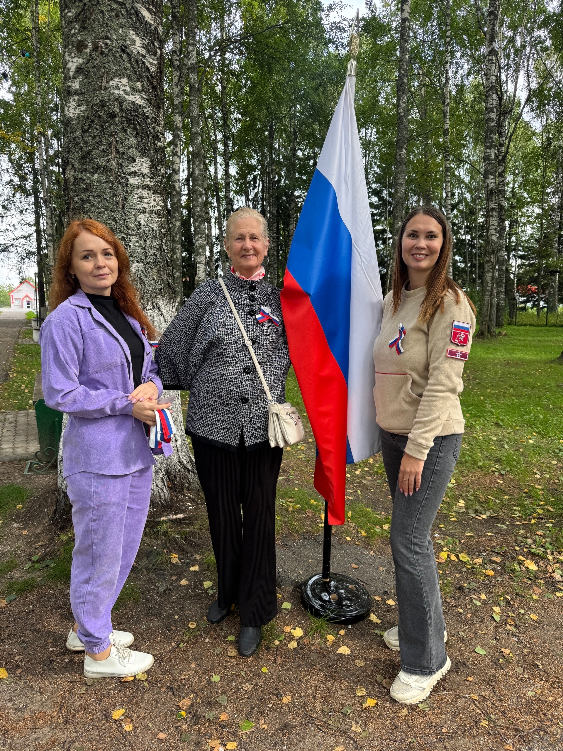 Ленты в цветах родного флага: как в Березнике отметили День государственного символа